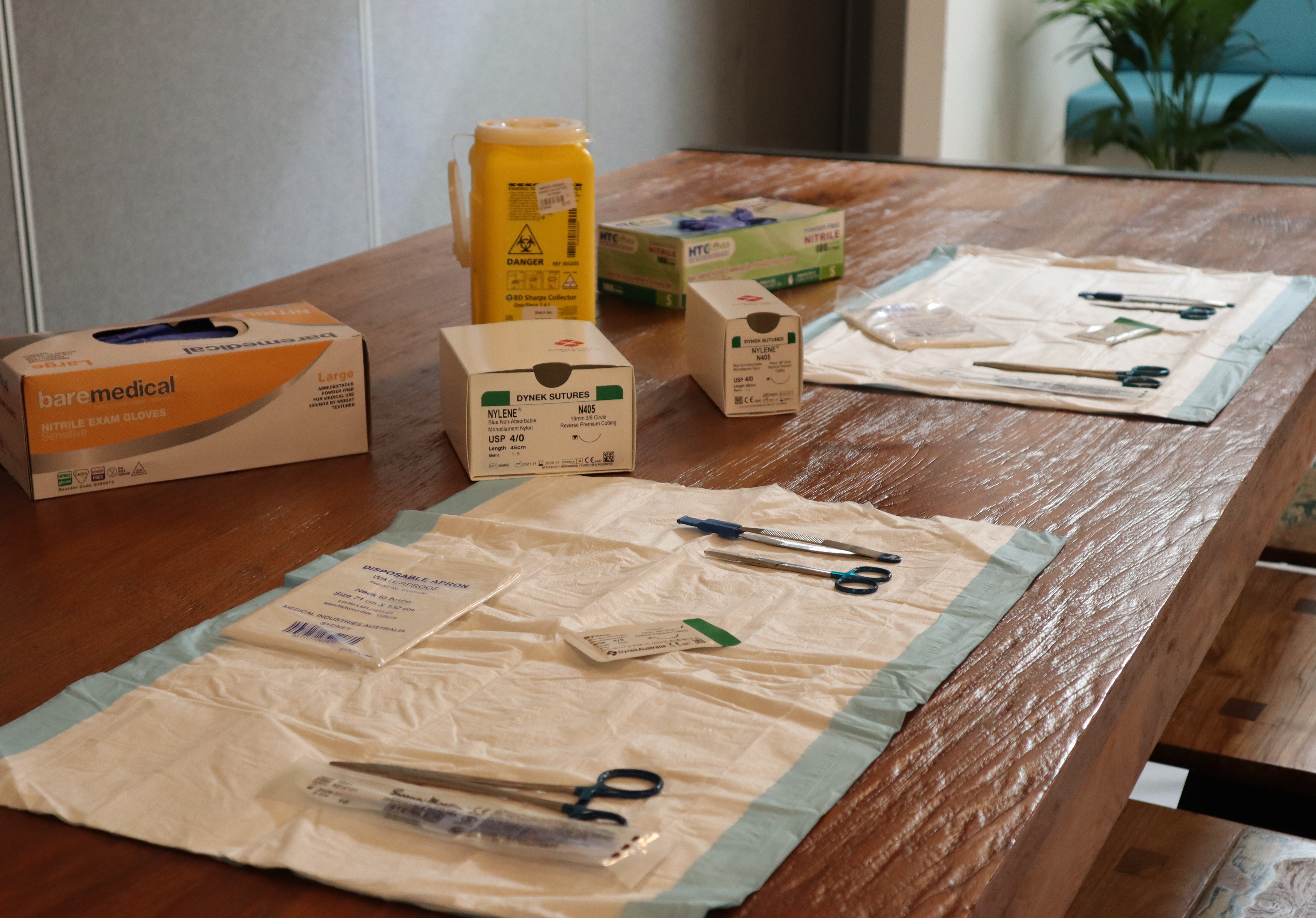 Suturing, Tissue Gluing and Wound Care in General Practice Royston